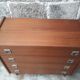 Commode vintage pieds fuseaux