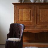 Chaise souche primitive wabi sabi suédoise sculptée à la main, siège en laine d'agneau, 1900s