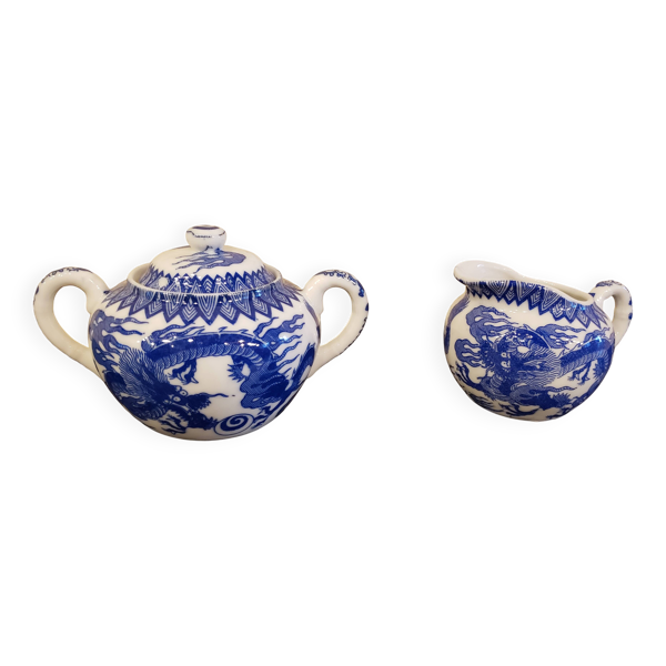 Ensemble en porcelaine japonaise bleue et blanche