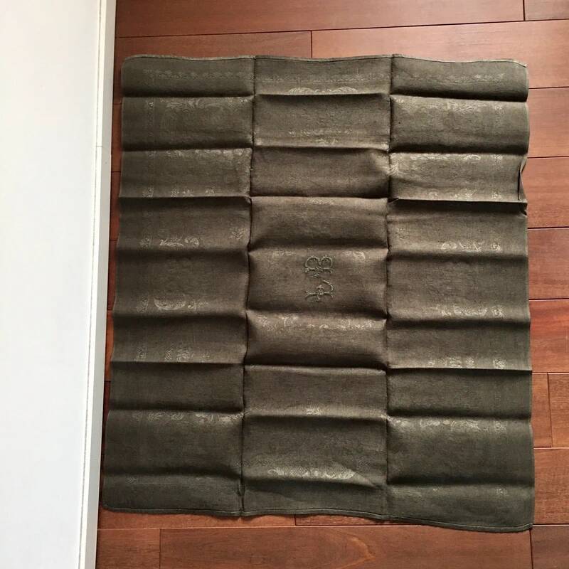 Serviette de table ancienne kaki brodée FB