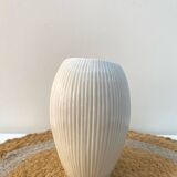 Vase graphique blanc strié