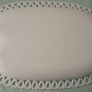 Plat en opaline blanche