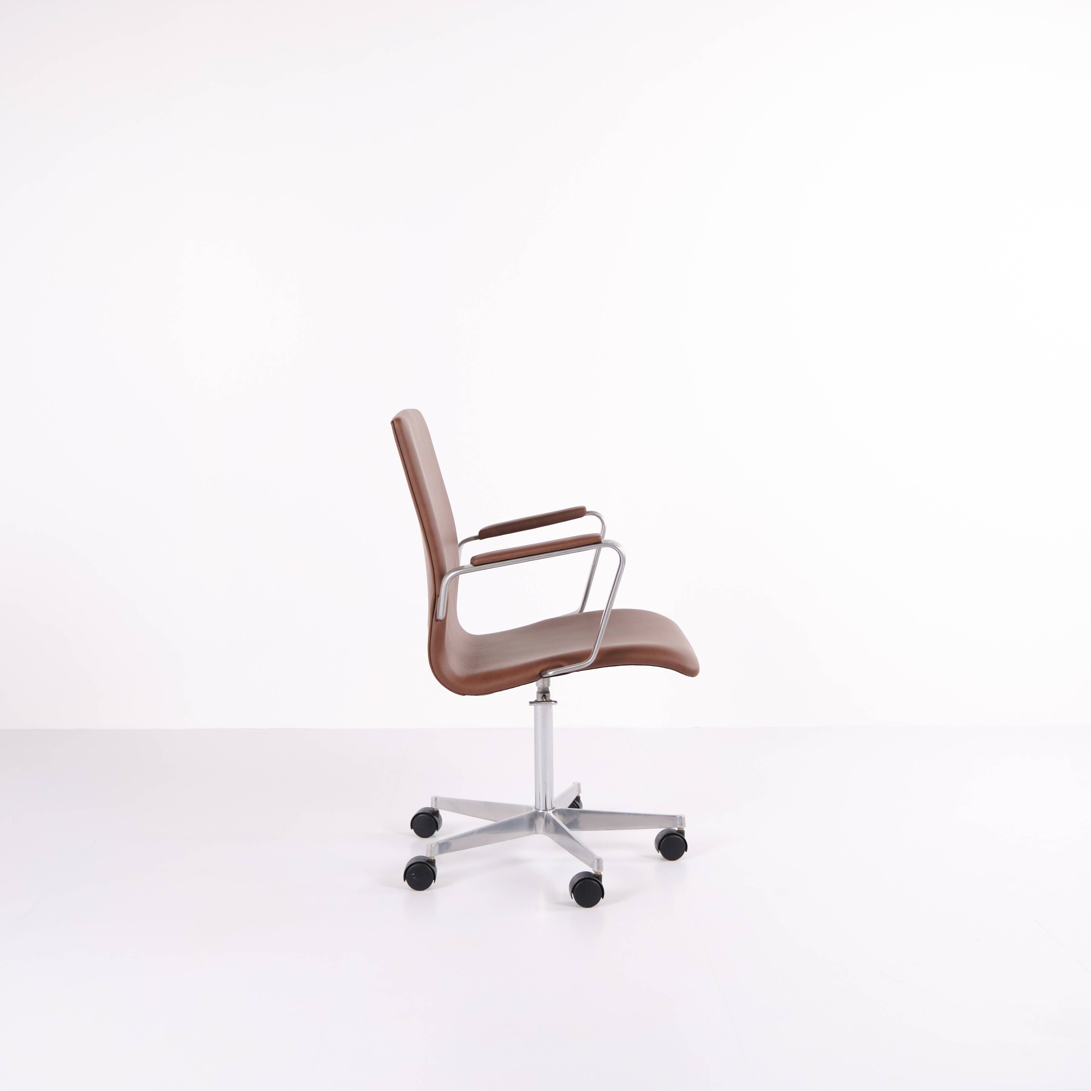 Oxford classic office chair - model 3291 - brown leather - Arne Jacobsen - Fritz Hansen