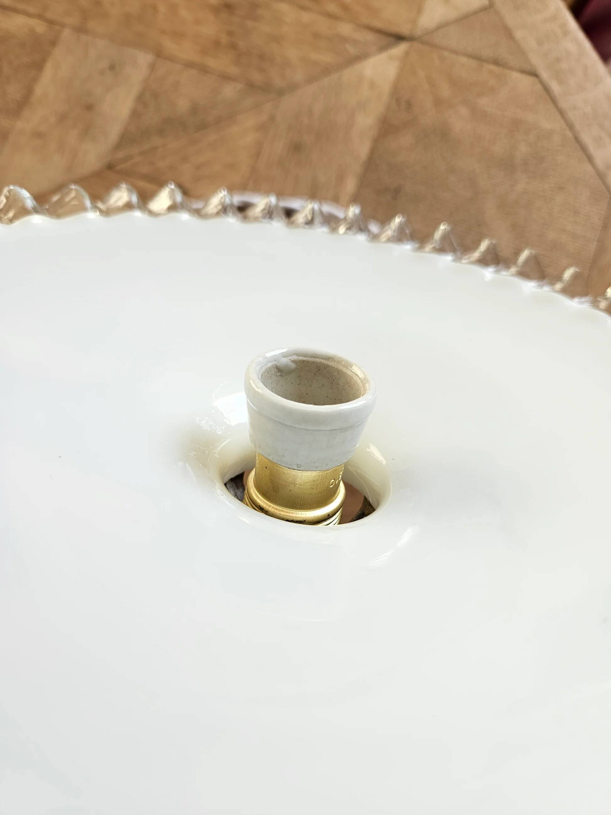 Suspension vintage en opaline dentelée