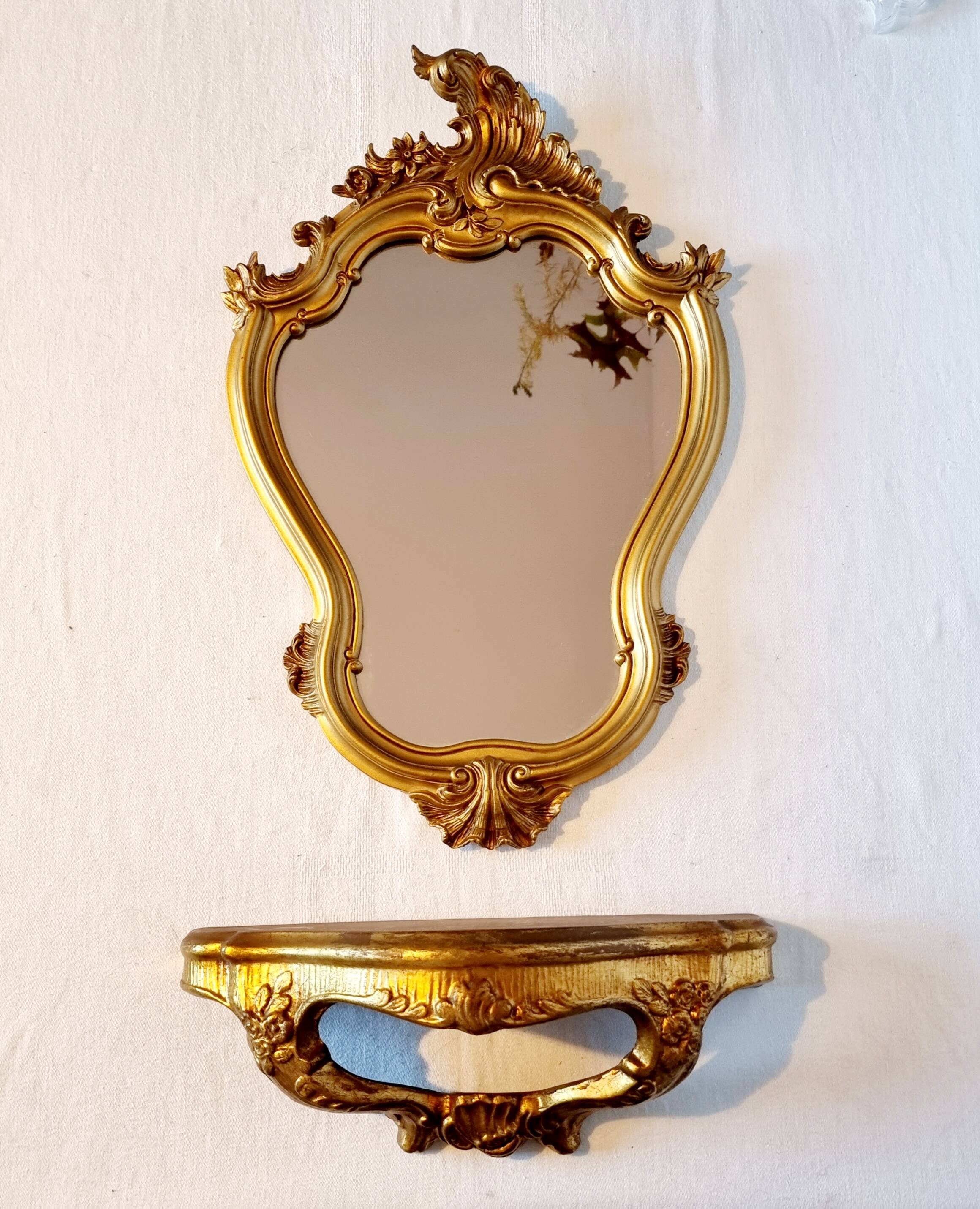 Miroir mural et console dorés de style baroque