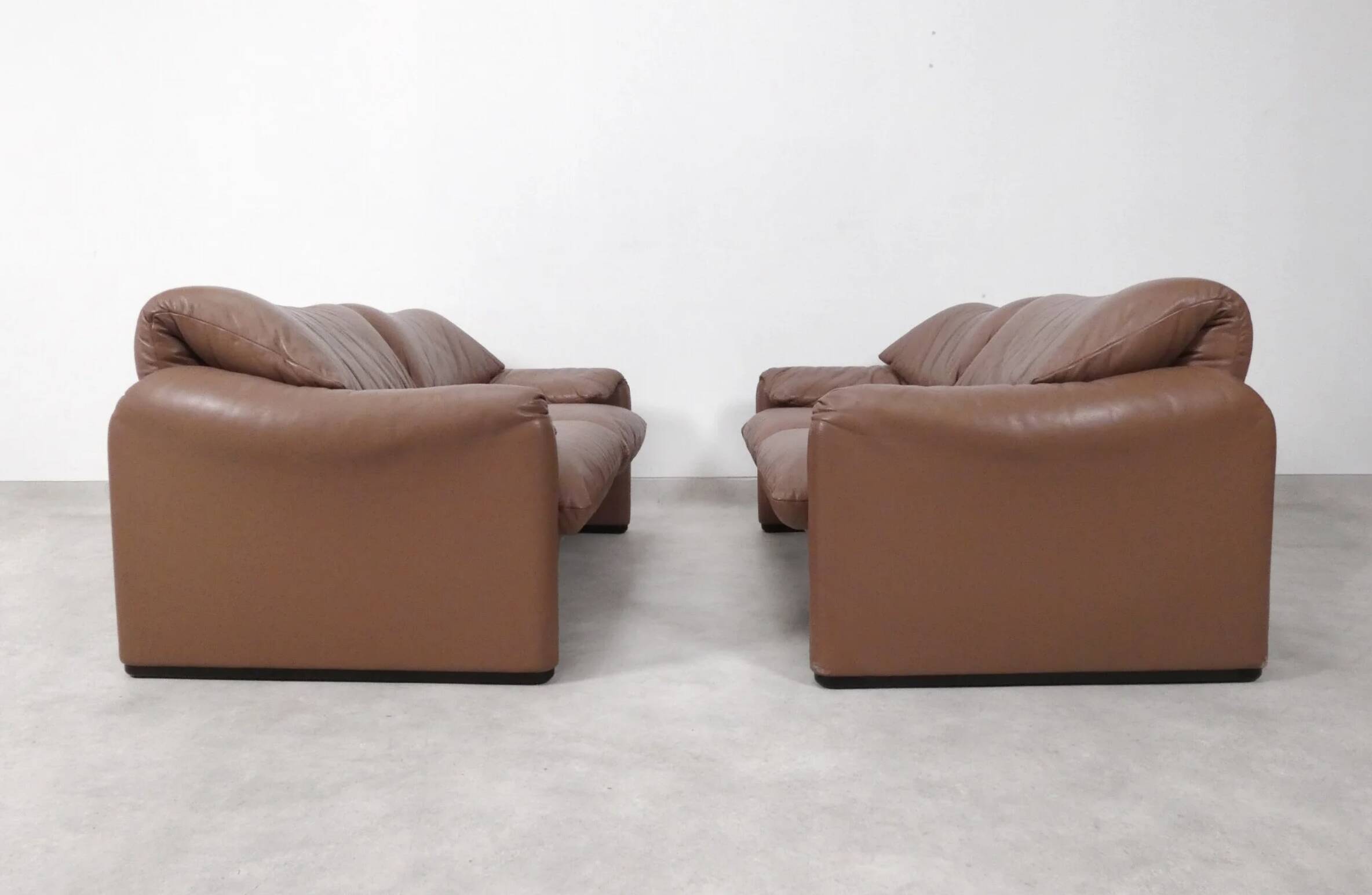 Set of Cassina Maralunga 2 seaters in mocca leather
