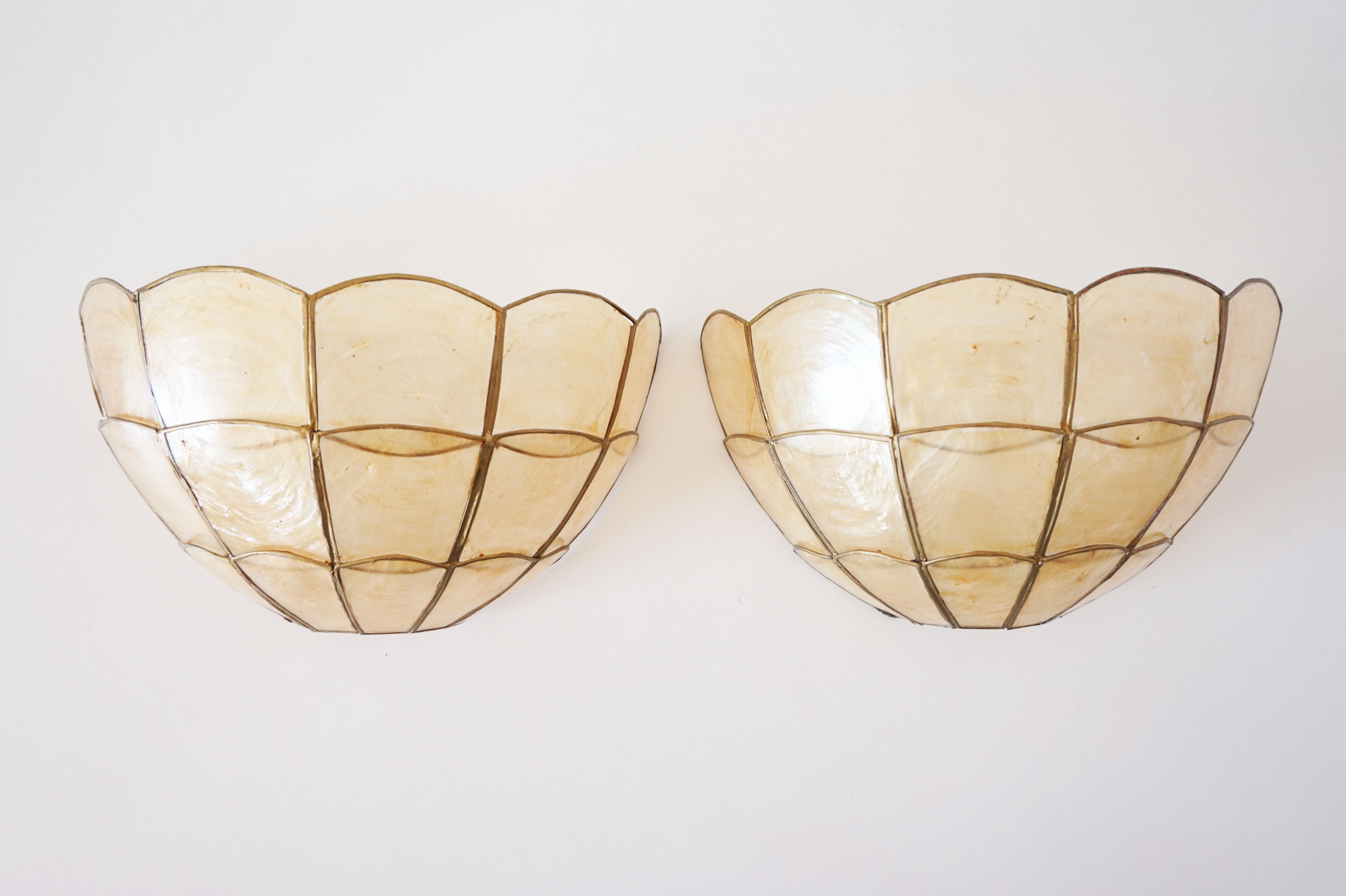Paire d'appliques en nacre coquillage