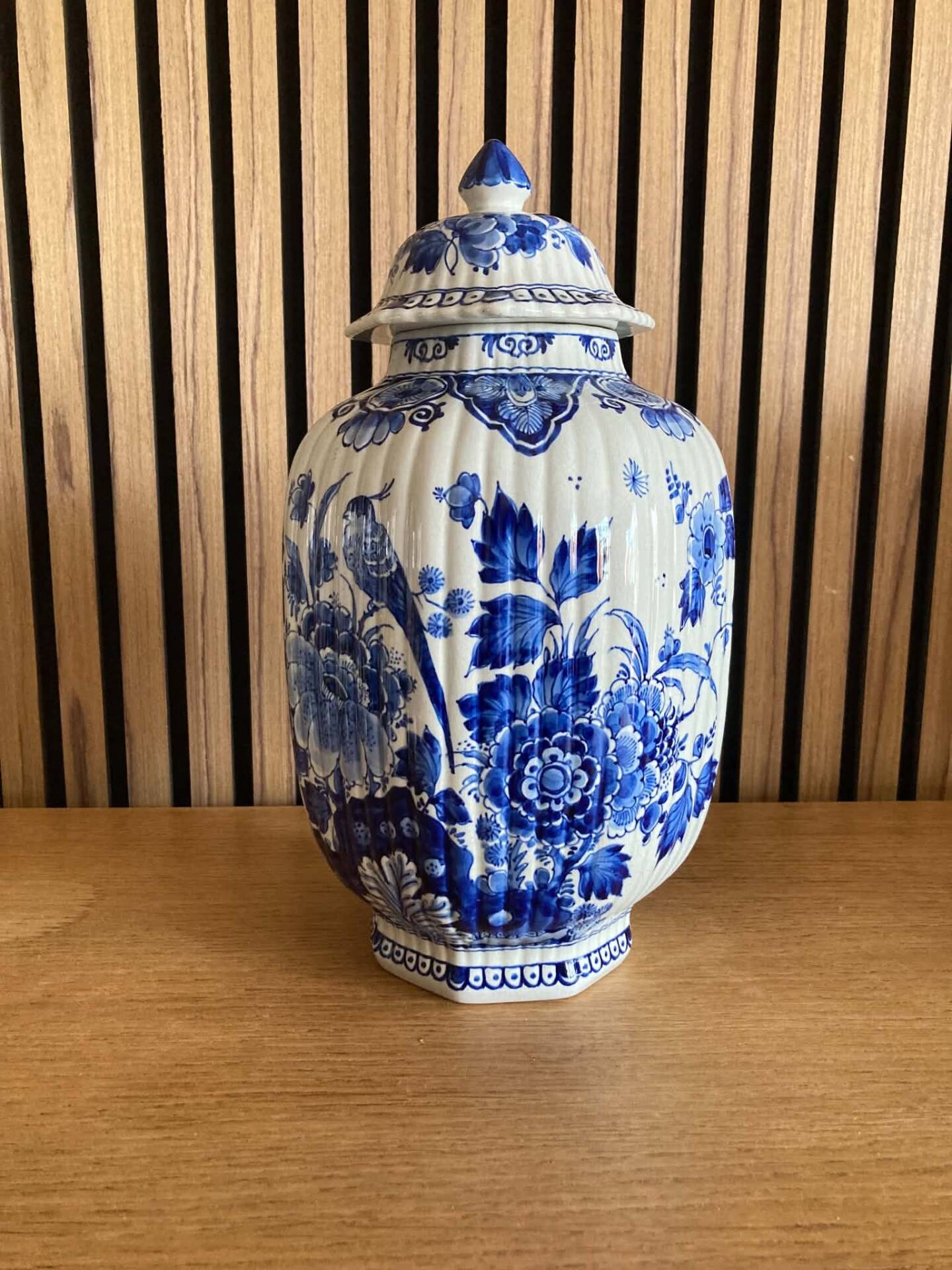 Vase with lid Delf