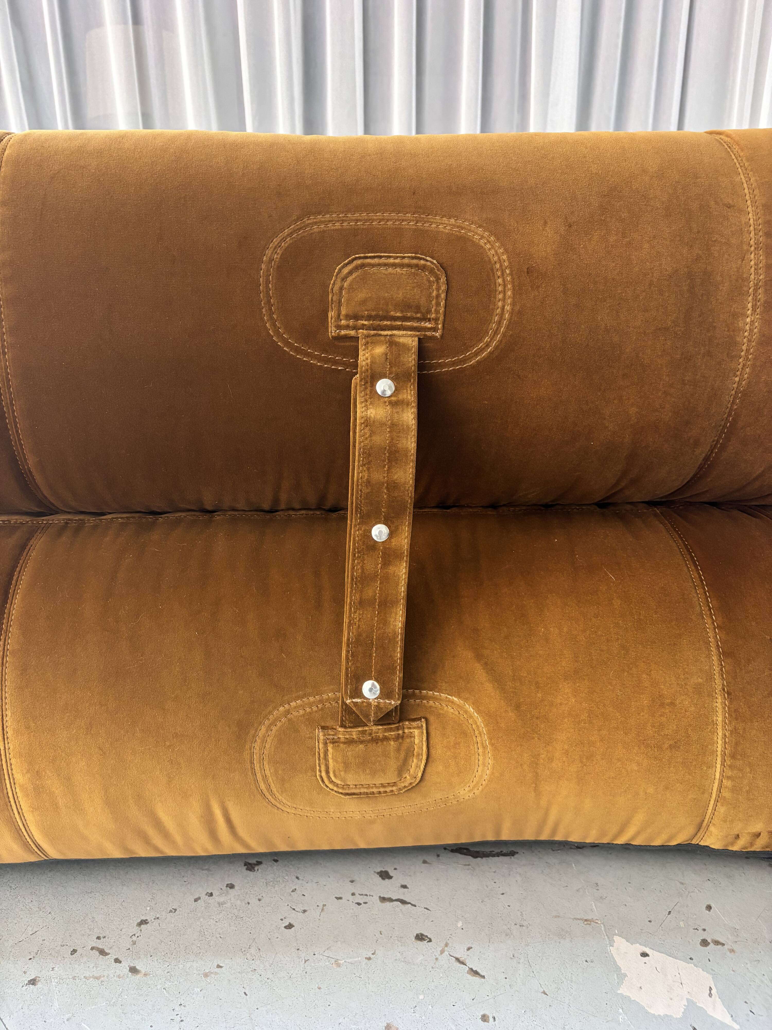 "Anfibio" 3-seater sofa by Alessandro Becchi for Giovaneti, 1970s