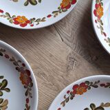 Set of 6 Moulin des Loups plates with red flowers