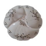 Flat with 3 compartments. Barbeaux pattern, with center handle.