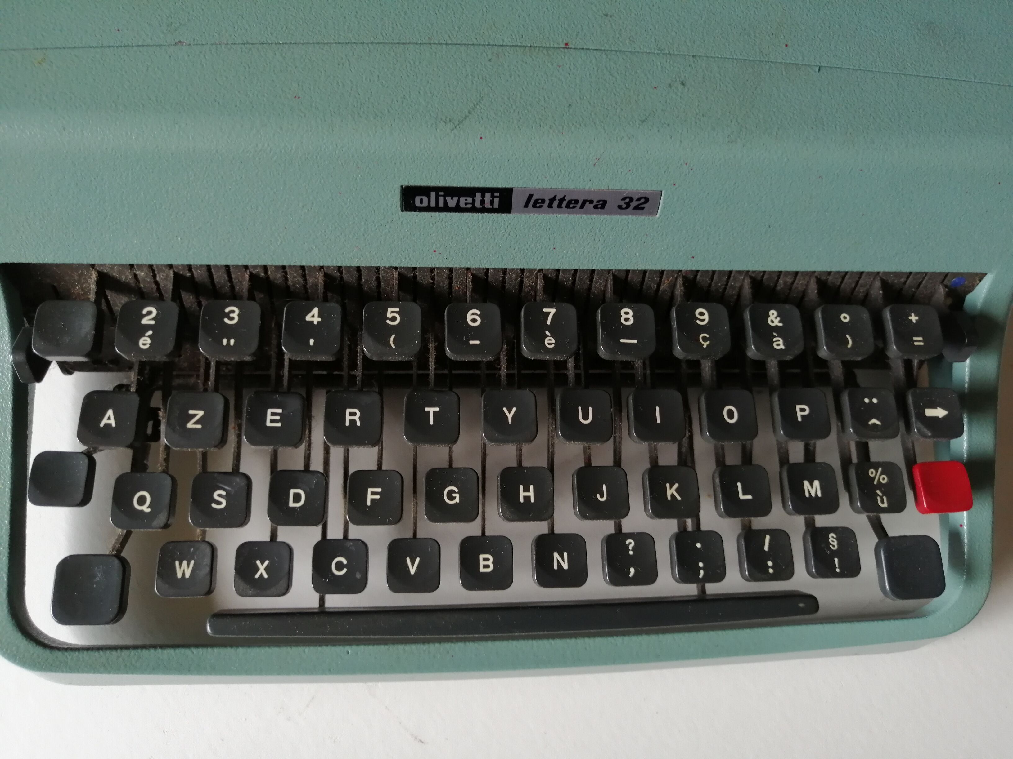 Portable typewriter Olivetti lettera 32