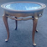 Coffee table with round shape