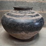 Pot ancien en terre cuite noir