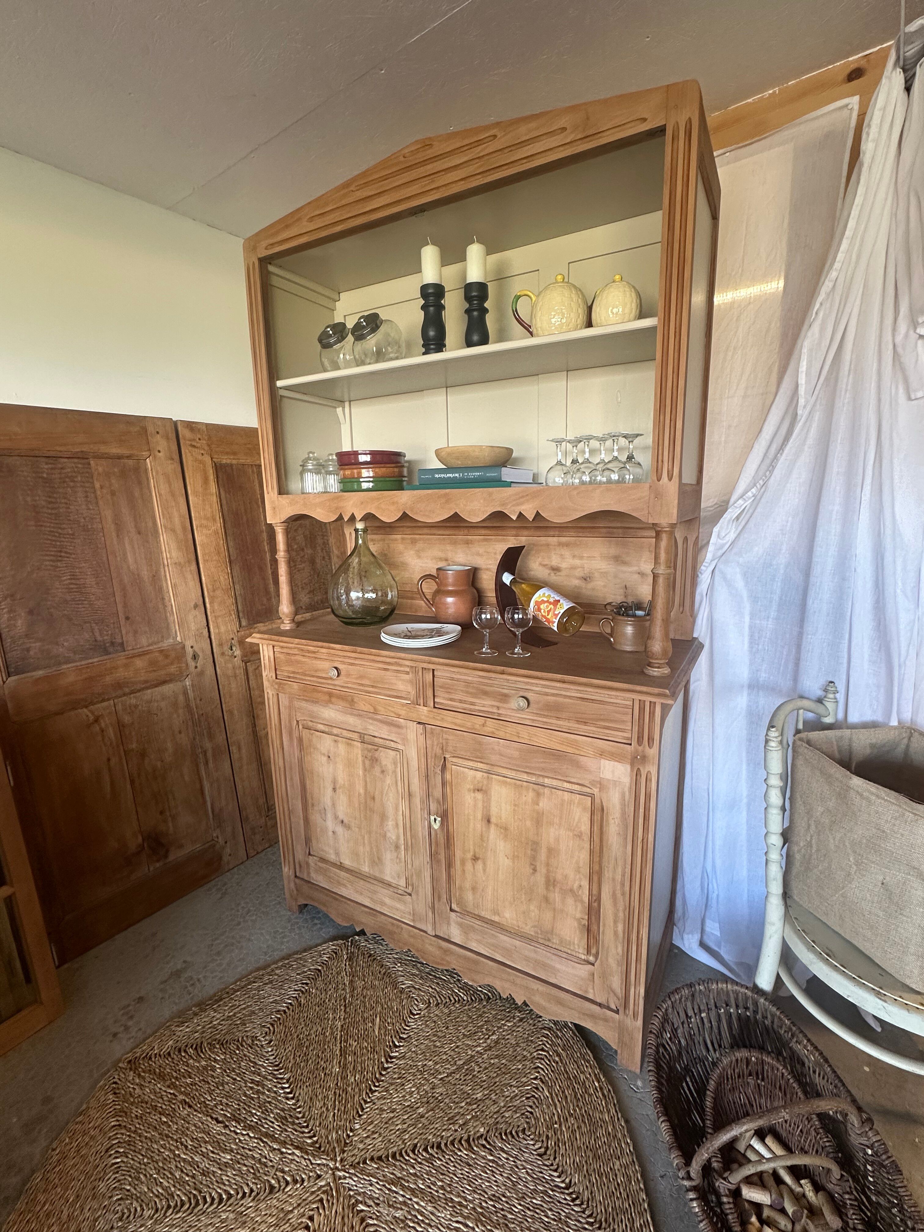 Ancien buffet, vaisselier double corps