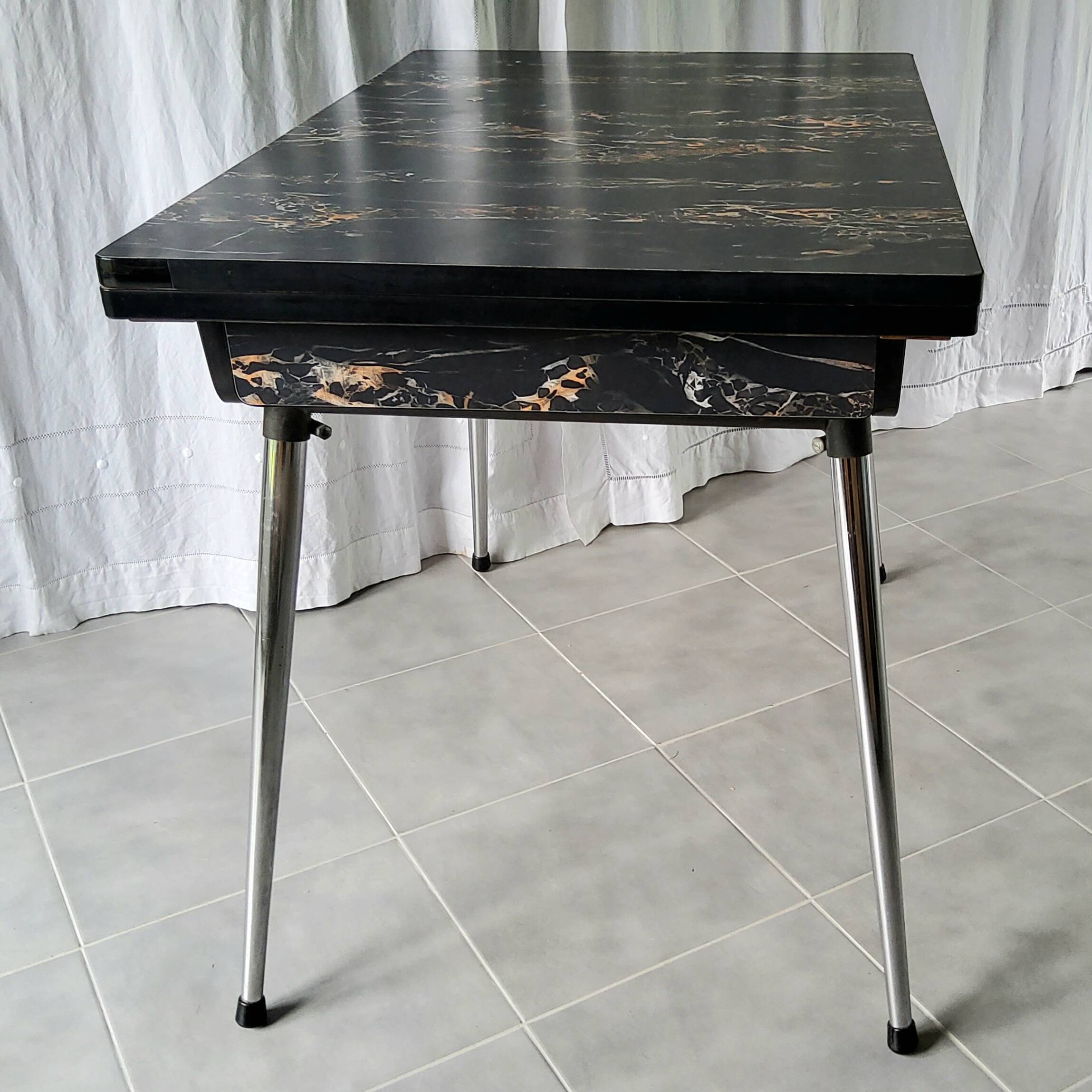 Ensemble en formica marbré