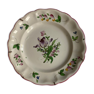 Assiette de Nevers en faïence fin XVIIIe siècle décor floral