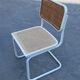 Chaise design Cesca modèle b32 en blanc