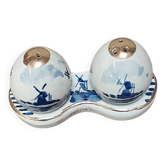 Salt and pepper shaker in Delftware pottery.