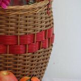 Wicker basket and scoubidou