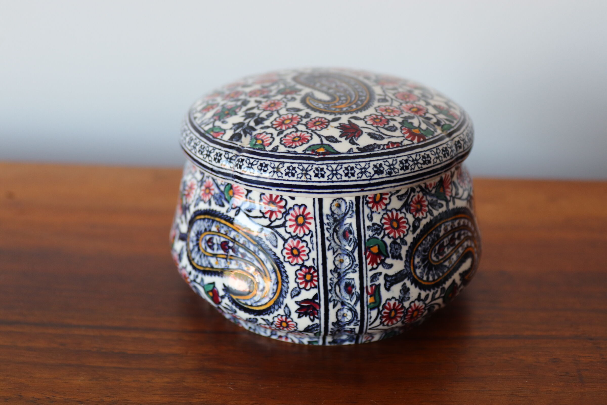 Bonbonnière en faïence de gien décor cachemire