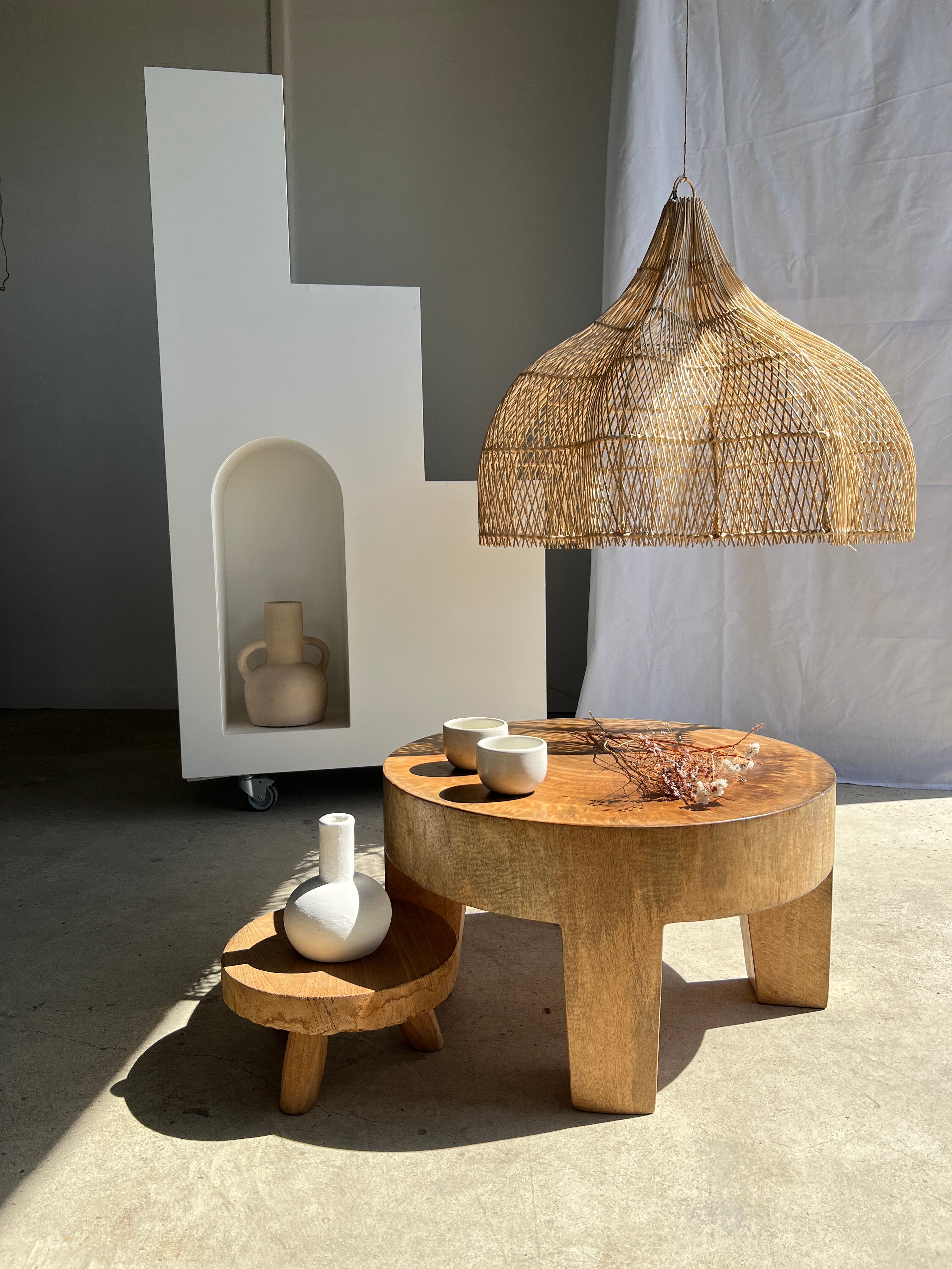 Quadripod coffee table in solid wood monoxyl natural color (dark)