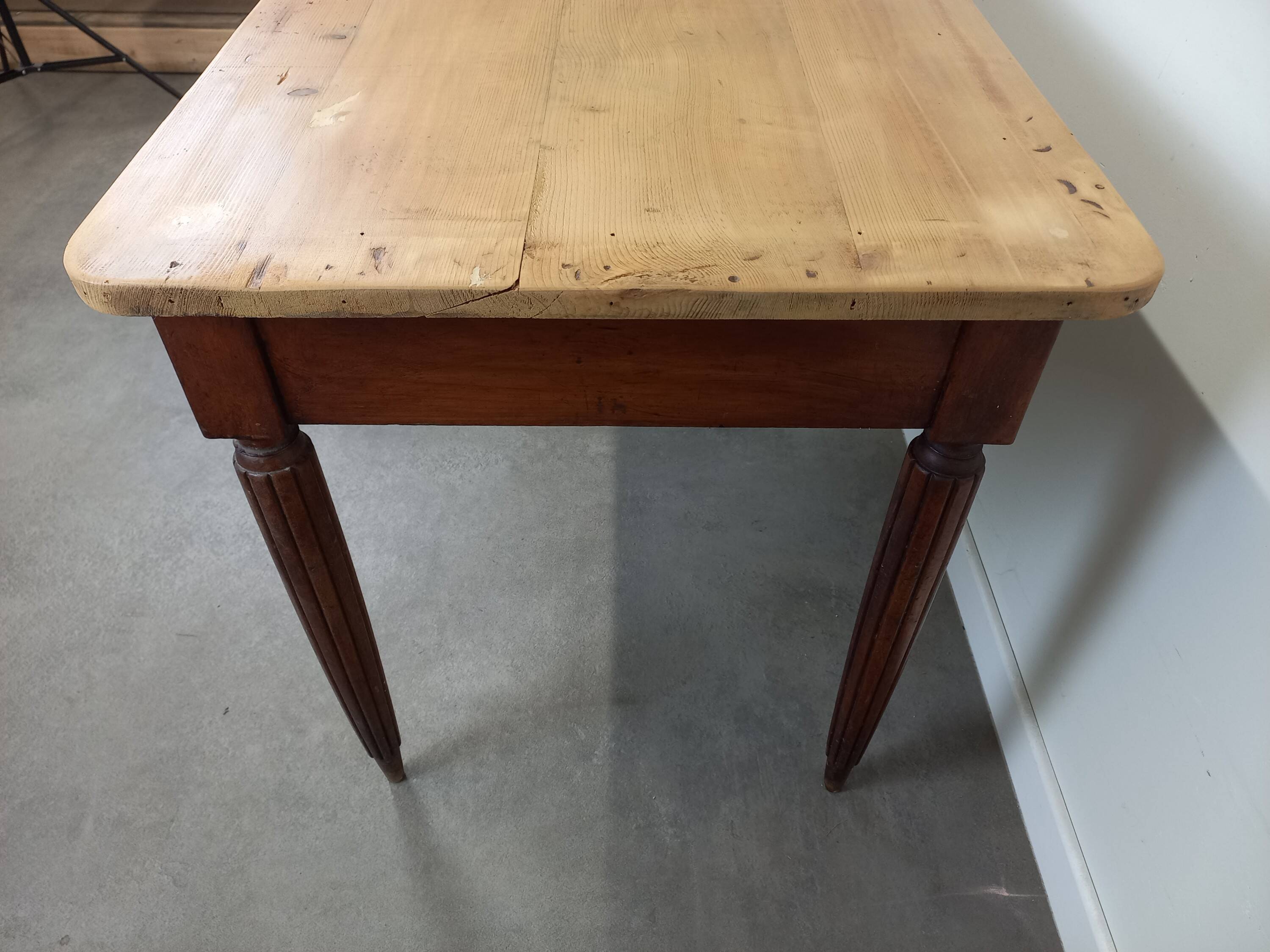 Farmhouse table with drawers