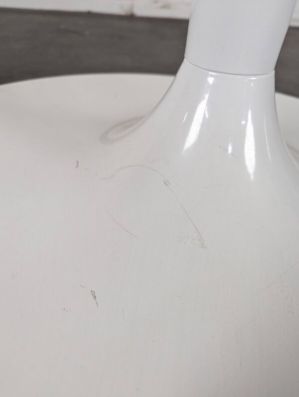 Table tulipe inspiration Saarinnen plateau en verre marque Calligaris