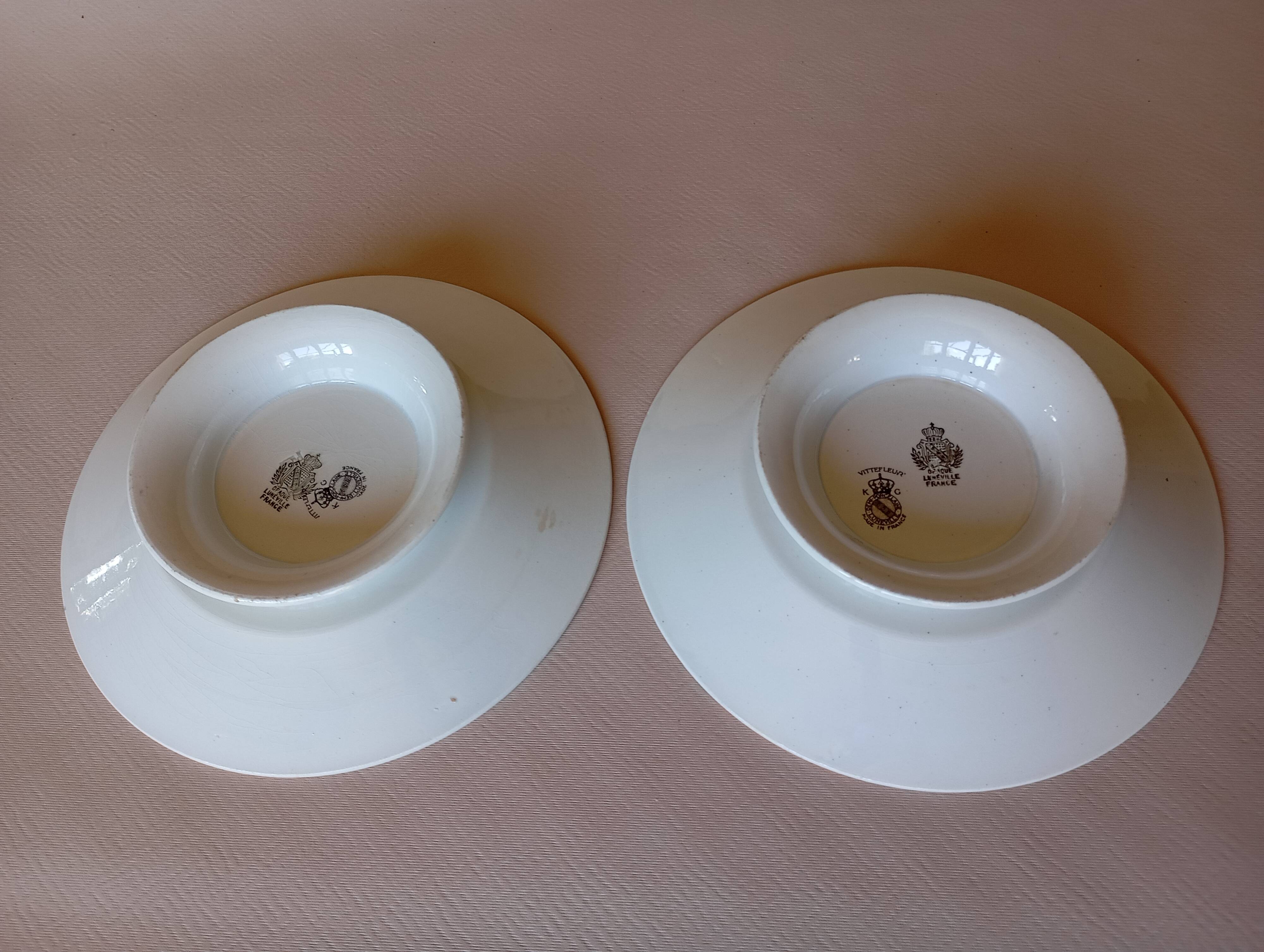 Pair of KG Lunéville "Vittefleur" pedestal dishes, early 20th century