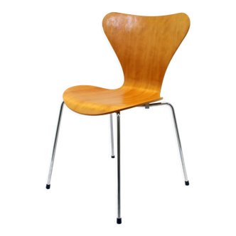 Chaise papillon par Arne Jacobsen