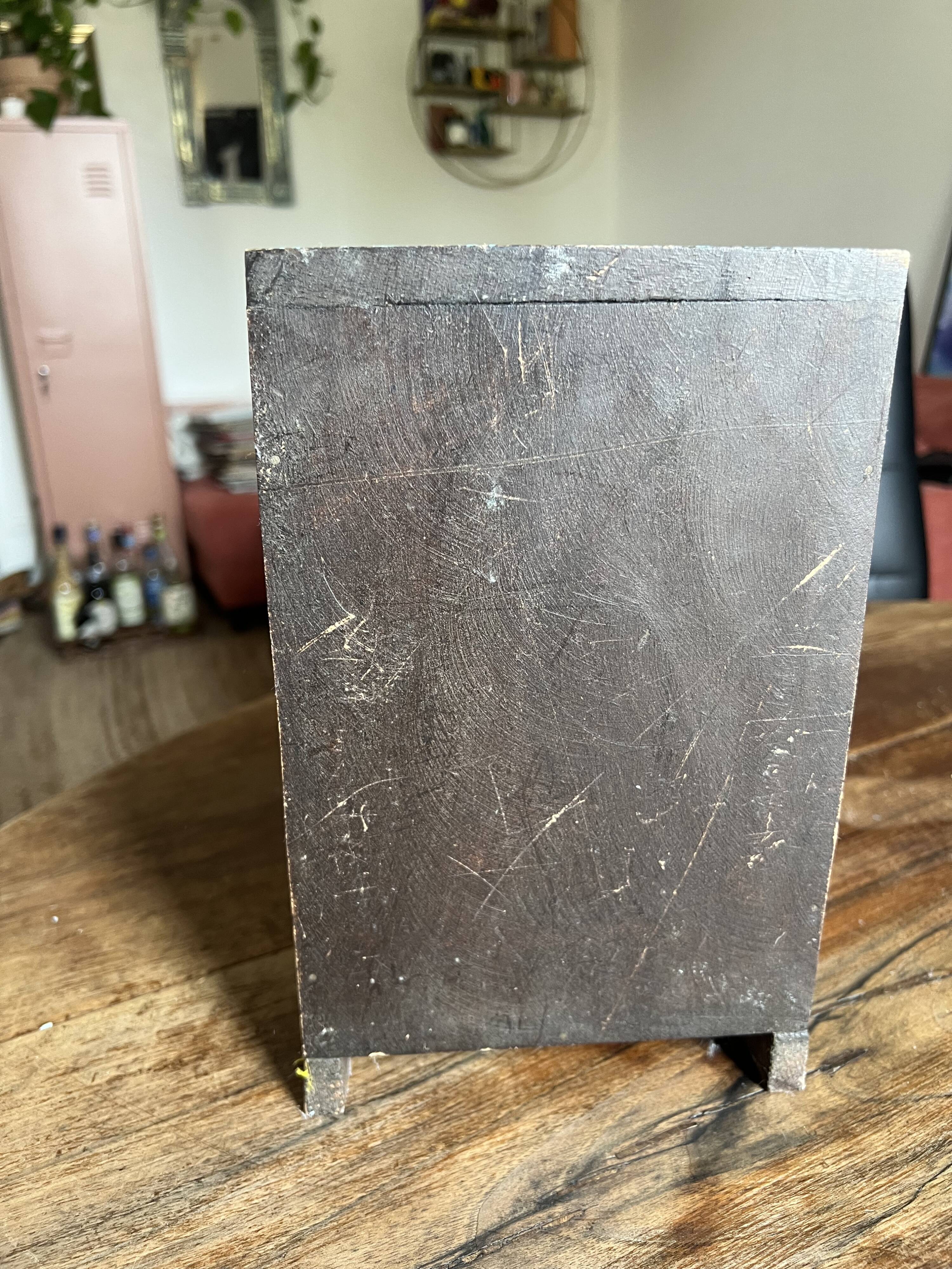 Small Moroccan-style wardrobe/drawers