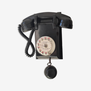 Old wall phone in Bakelite