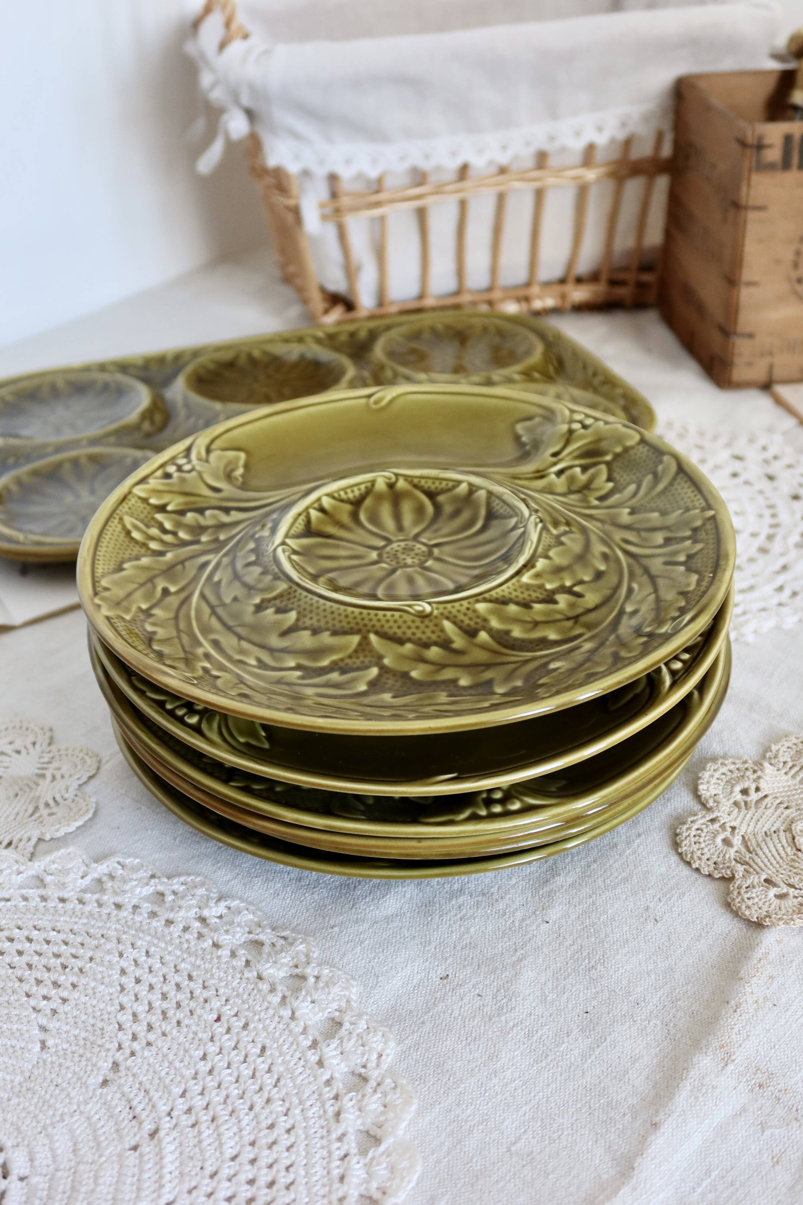 Gien 1960s 7-piece barbotine artichoke tableware set