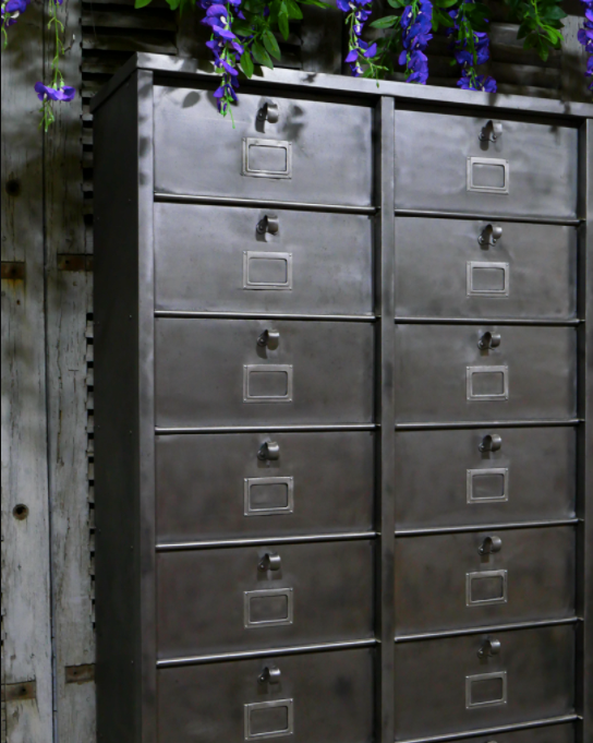 Furniture with 20 strafor industrial lockers