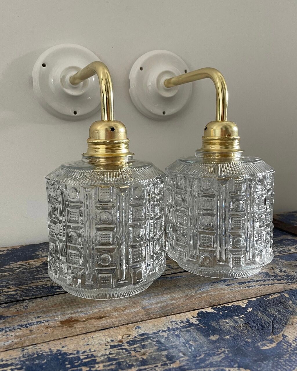 Paire d’appliques vintage en verre ciselé