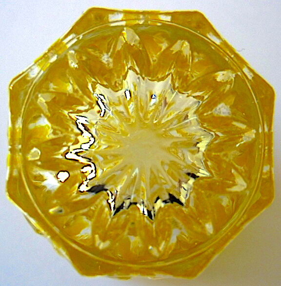 Suite de six verres de couleur à liqueur