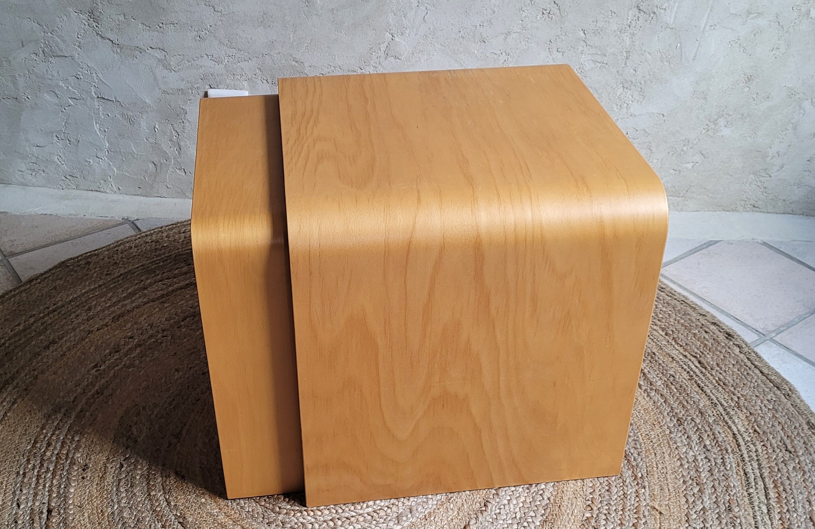 Set of two nesting tables