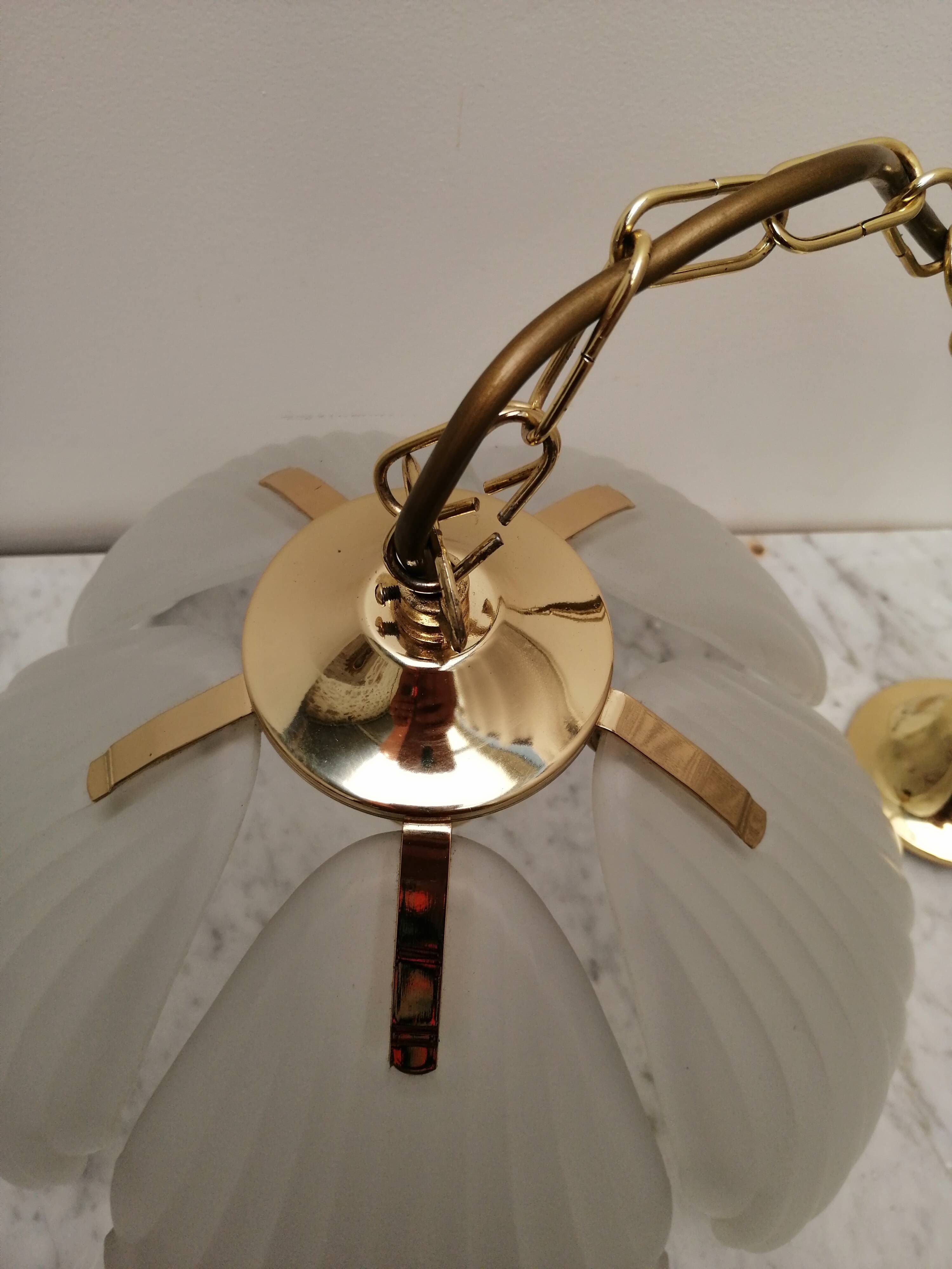 Suspension glass petals