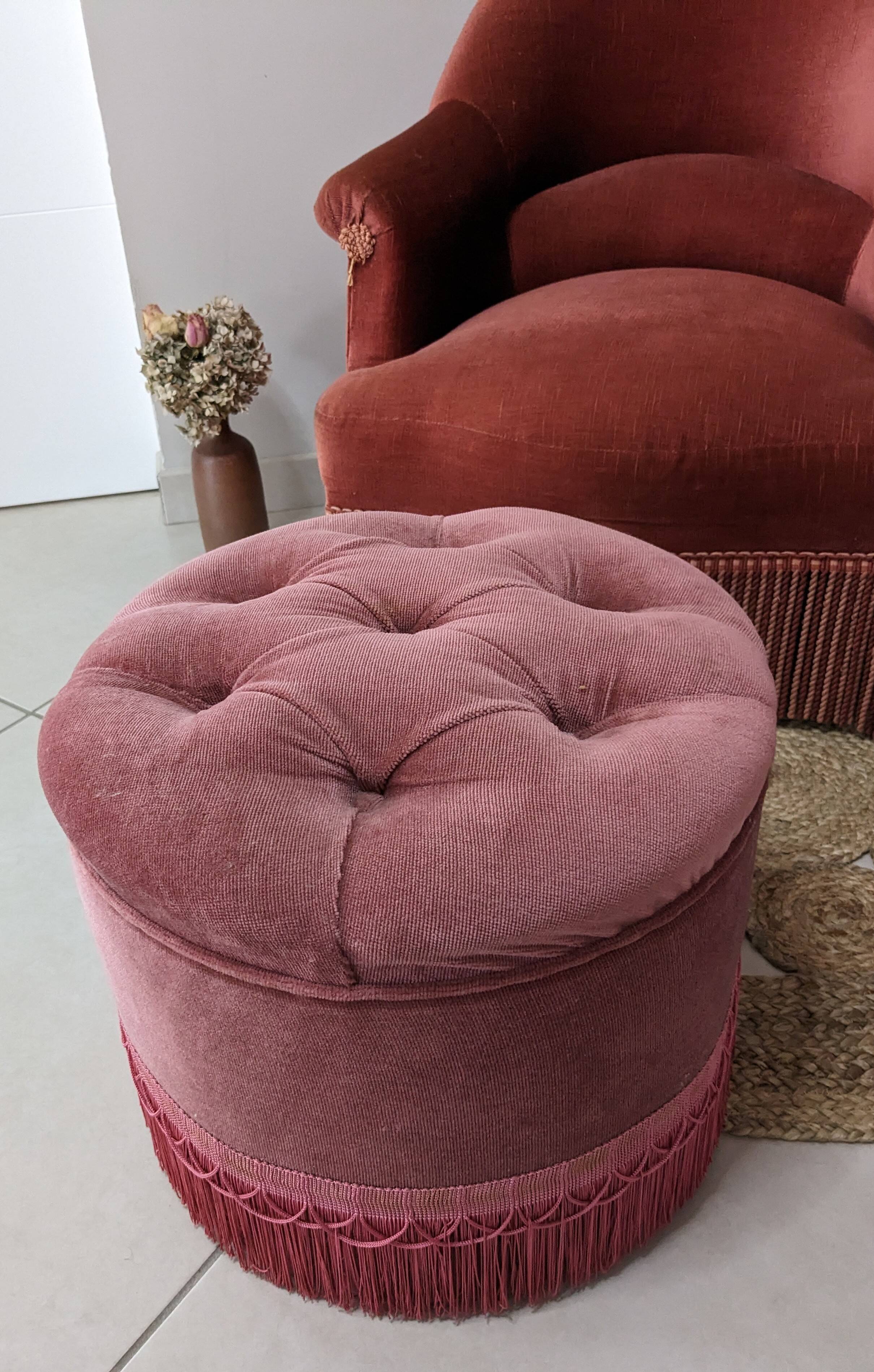 Pouf or footrest in pink velvet with fringes