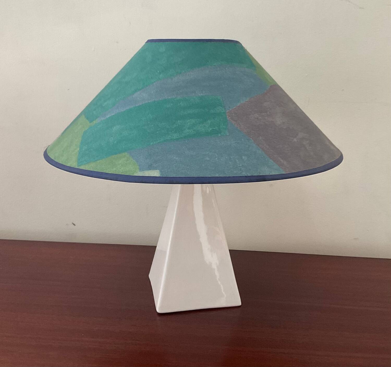 Lampe Post Modern en porcelaine