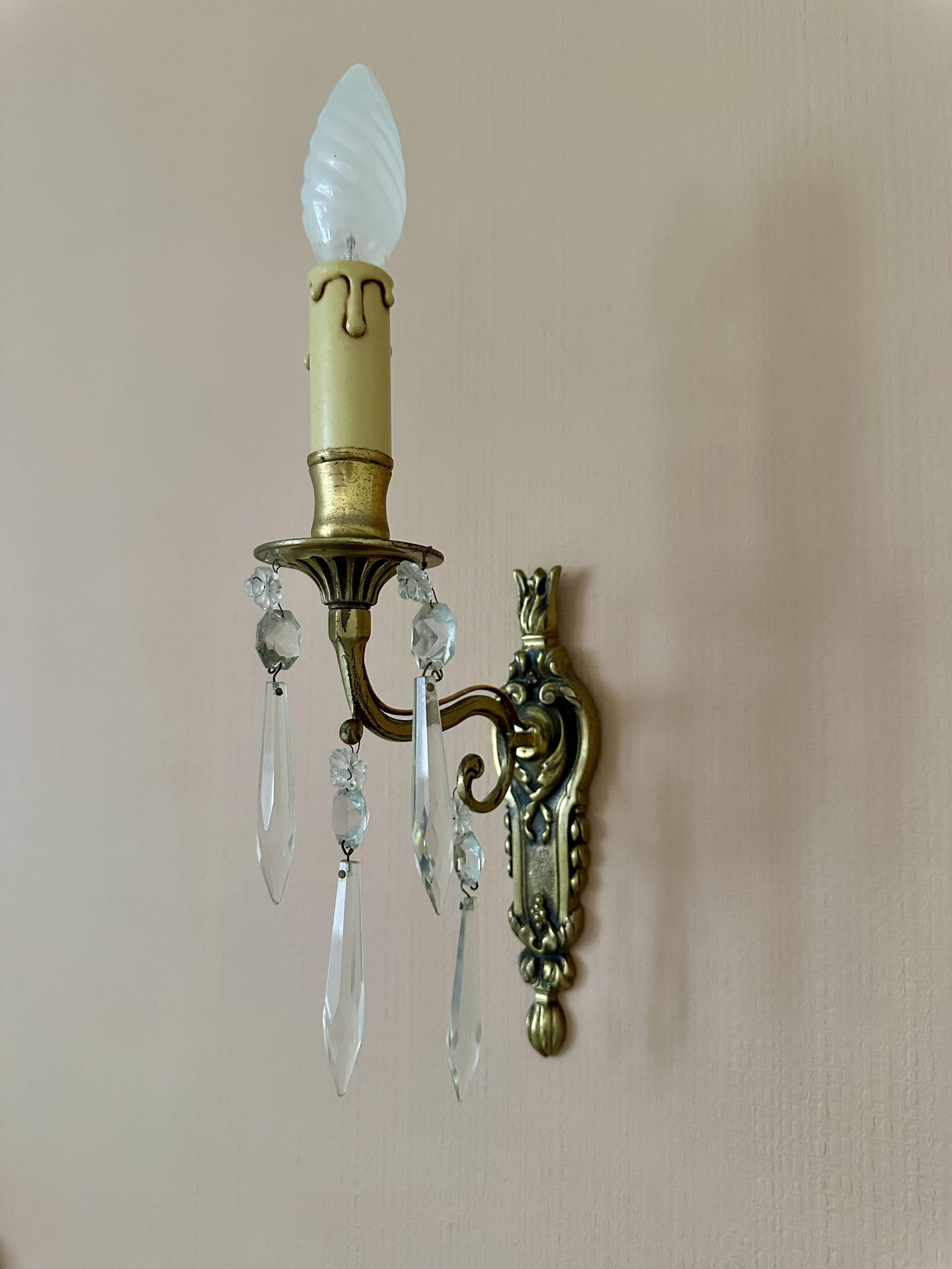 Pair of bronze wall lights with crystal pendants – Louis XV style
