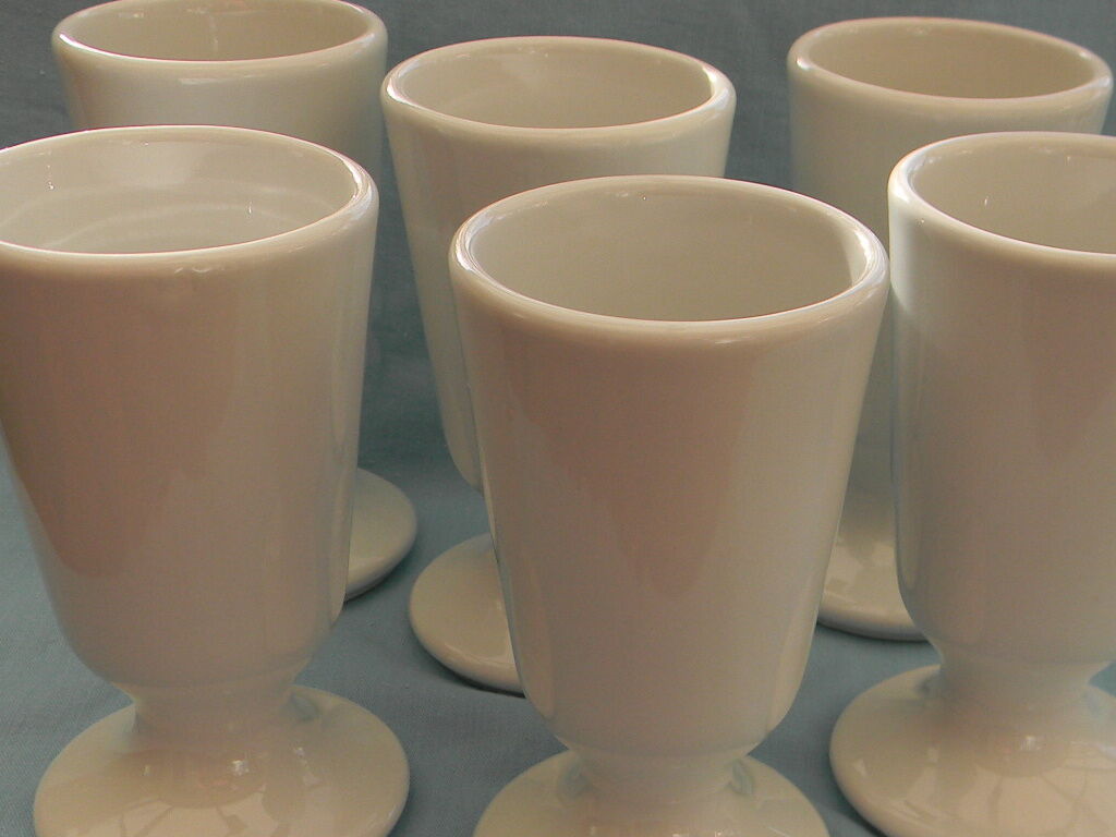 Set of 6 white mazagrans in PILLIVUYT porcelain.