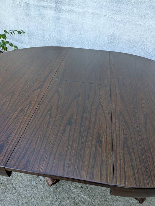 Round table with butterfly extensions