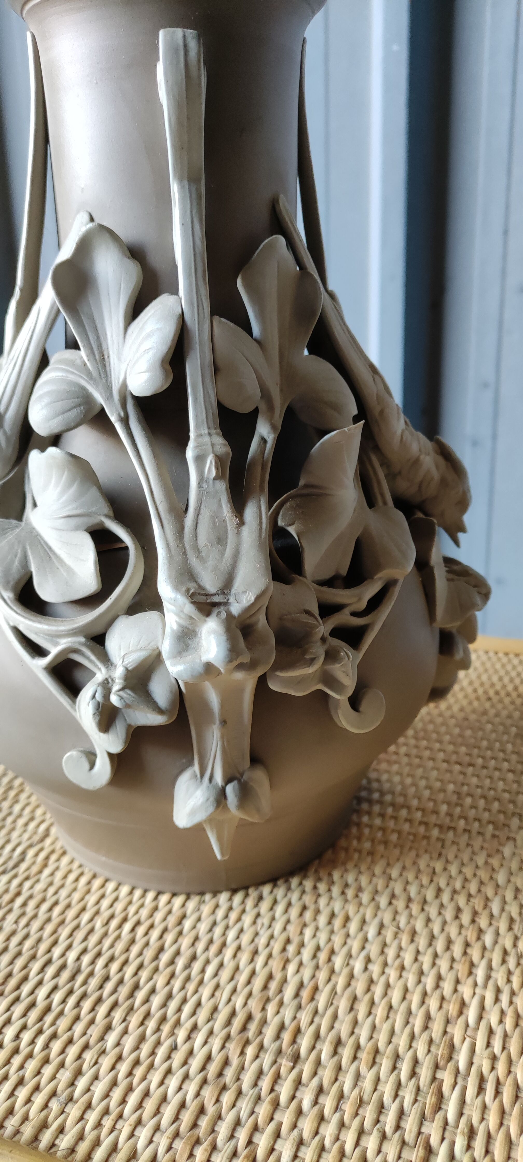 Vase barbotine décor art nouveau