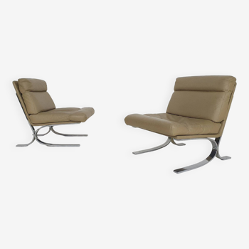 Leather and chrome lounge chairs in the style of Paul Tuttle for Strassle