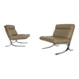 Leather and chrome lounge chairs in the style of Paul Tuttle for Strassle