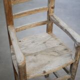 Ancienne chaise haute en bois pour enfant