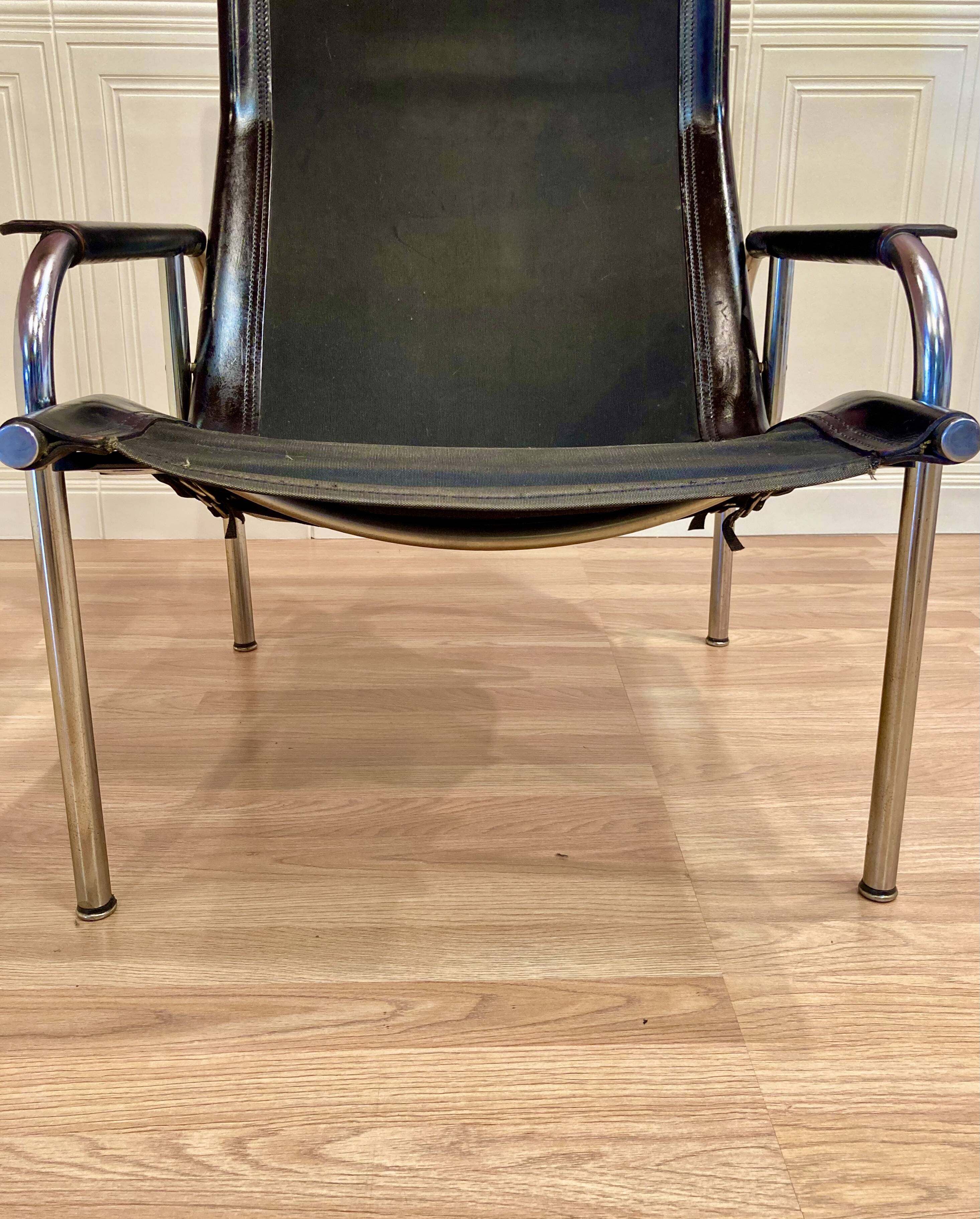 Set of 2 black leather and chrome reclining chairs designed by Hans Eichenberger.