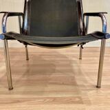 Set of 2 black leather and chrome reclining chairs designed by Hans Eichenberger.