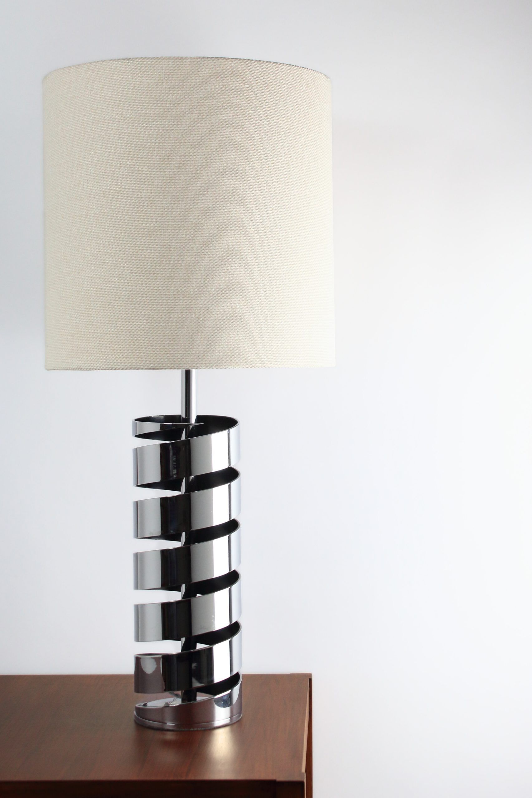 Jacques Charpentier, lampe en métal chromé